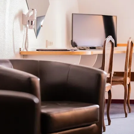 Les Trois Luppars أراس