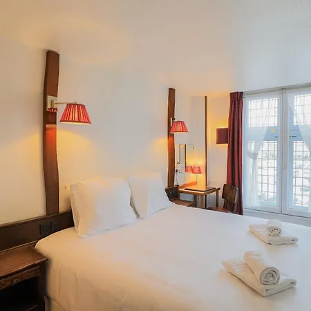 Les Trois Luppars فندق أراس