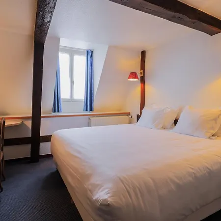 Les Trois Luppars أراس