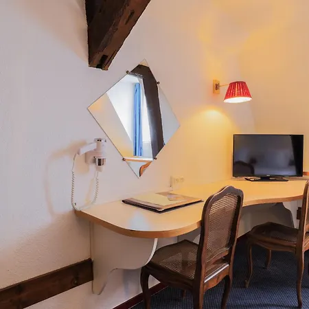 Les Trois Luppars أراس