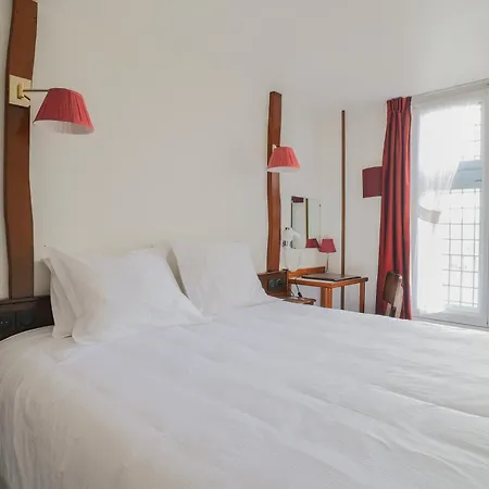 Les Trois Luppars Hotel 3*