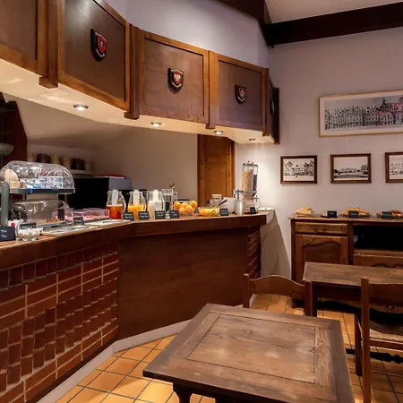 Les Trois Luppars فندق