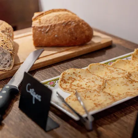 Les Trois Luppars فندق 3*