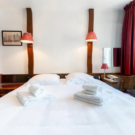 Les Trois Luppars فندق