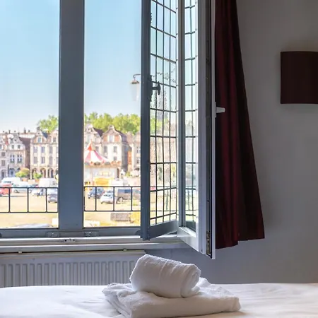 Les Trois Luppars فندق أراس