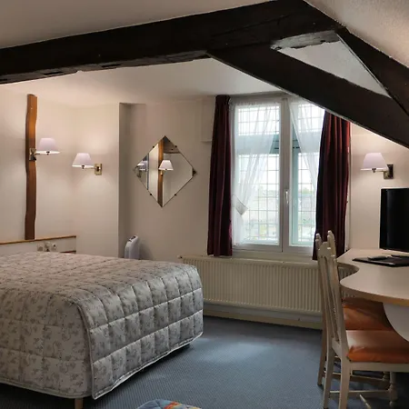 Les Trois Luppars فندق أراس